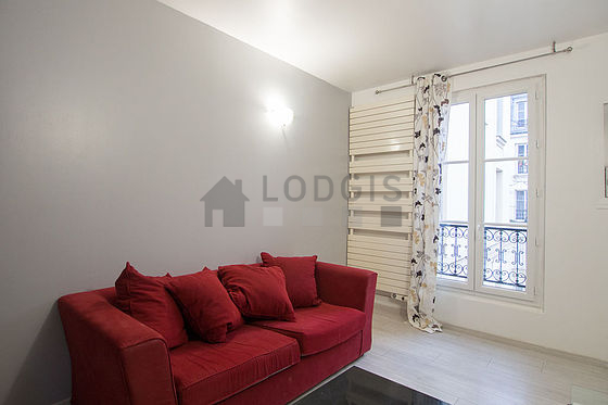 Salon de 10m² avec du parquet au sol