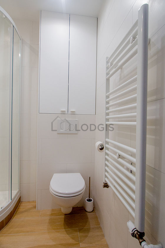 Bathroom equipped with bath towels