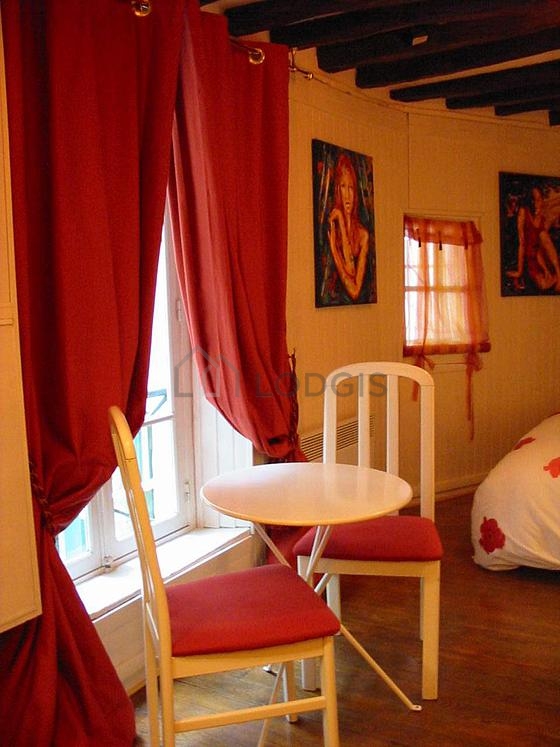 Very quiet living room furnished with 1 bed(s) of 140cm, tv, wardrobe, cupboard