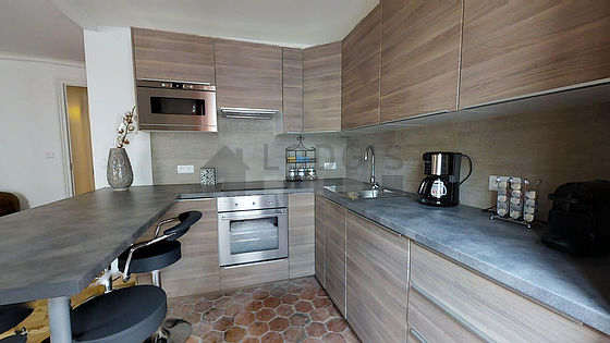 Kitchen where you can have dinner for 6 person(s) equipped with dishwasher, hob, refrigerator, extractor hood