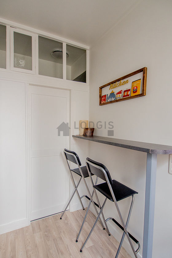 Cuisine dînatoire pour 2 personne(s) équipée de plaques de cuisson, réfrigerateur, freezer, hotte