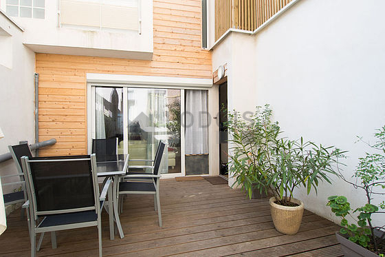 Terrasse calme et très lumineuse