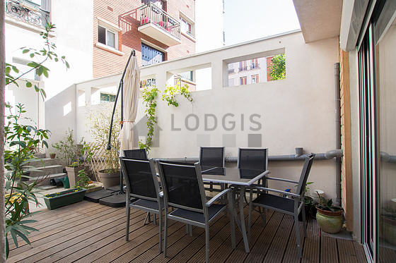 Terrasse équipée de table à manger, 6 chaise(s)