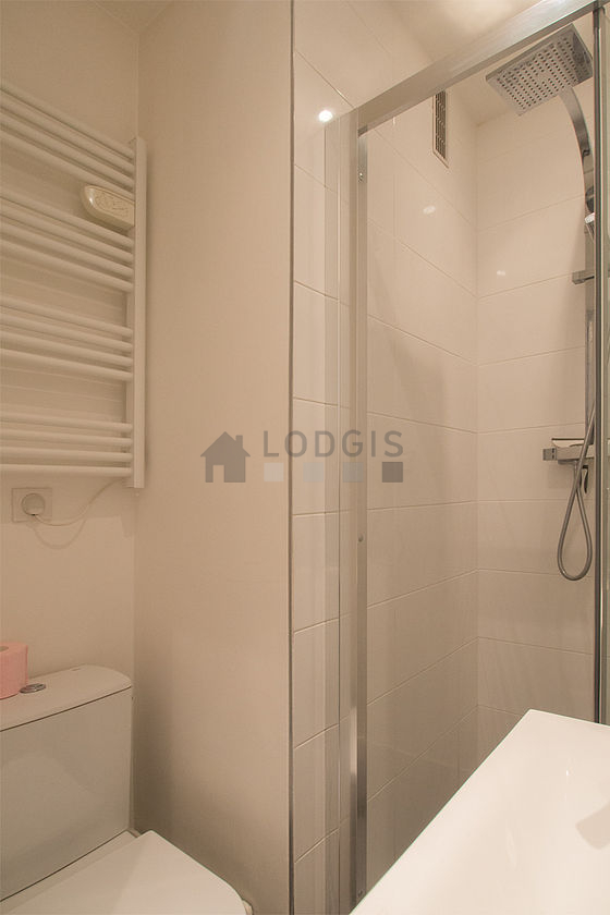 Bathroom equipped with separate shower, towel drying radiator