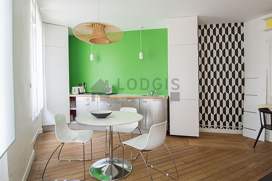 Magnifique cuisineouverte sur le séjour avec du parquet au sol