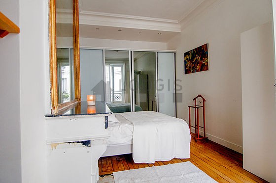 Very quiet bedroom for 2 persons equipped with 1 bed(s) of 140cm