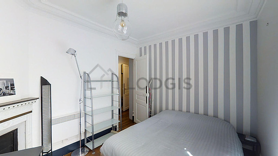 Quiet bedroom for 2 persons equipped with 1 bed(s) of 160cm