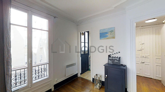 Living room of 10m² with wooden floor
