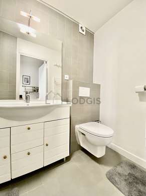 Pleasant and bright bathroom with tilefloor