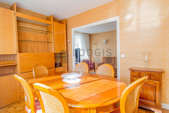 Dining room of 10m² equipped with dining table, bookcase, closet