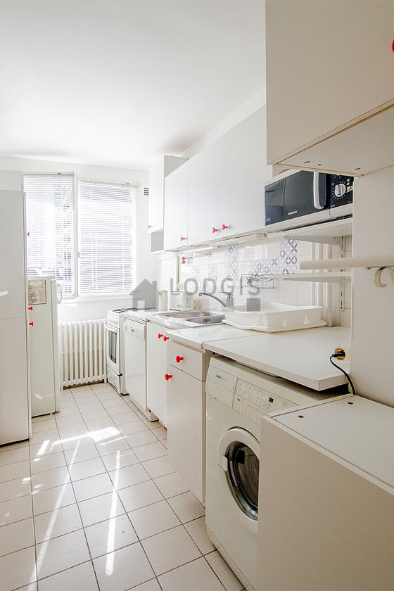 Great kitchen of 7m² with tile floor