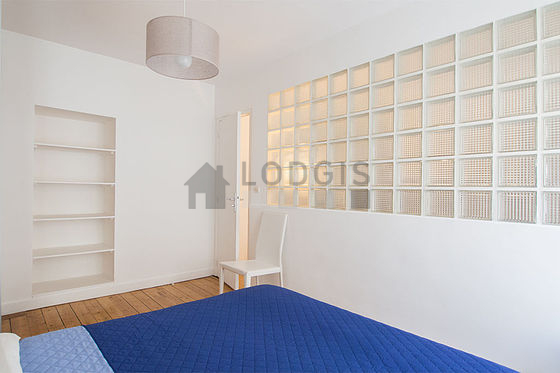 Quiet bedroom for 2 persons equipped with 1 bed(s) of 140cm