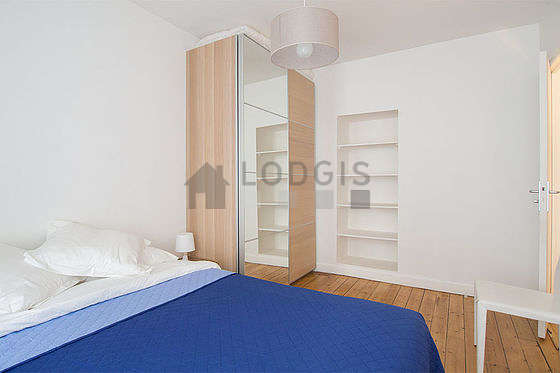 Bright bedroom equipped with wardrobe, 1 chair(s)