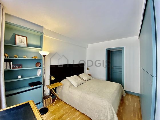 Chambre de 12m² avec du parquet au sol