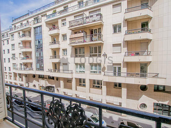 Magnifique séjour très calme et très lumineux d'un appartement à Paris