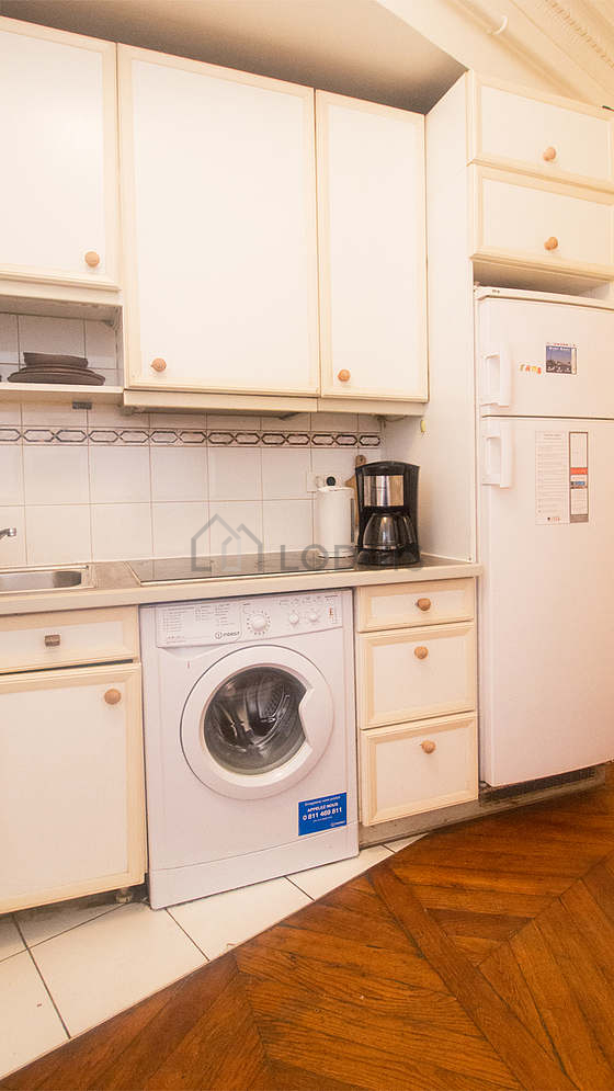 Kitchen equipped with washing machine, dryer, refrigerator, extractor hood