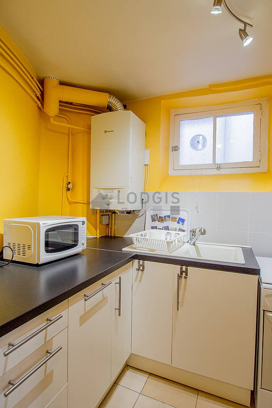Magnifique cuisine de 5m² avec du carrelage au sol