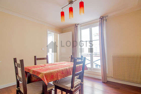 Dining room of 10m² equipped with 4 chair(s)
