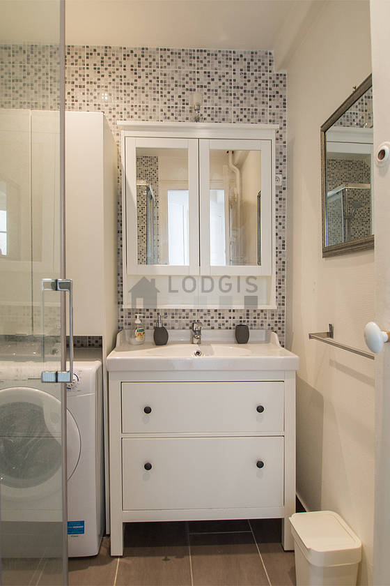 Pleasant bathroom with tile floor
