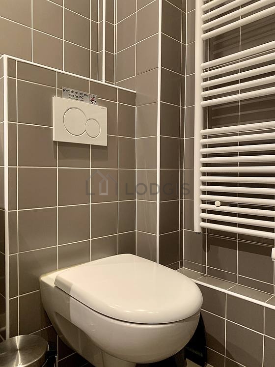 Bathroom equipped with washing machine, dryer, bath towels