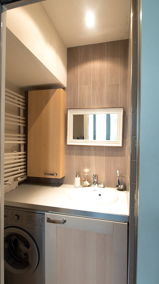 Pleasant bathroom with wooden floor