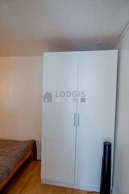 Very quiet and bright alcove equipped with 1 bed(s) of 140cm, closet