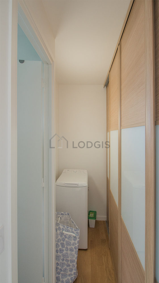 Beautiful and bright bathroom with tile floor