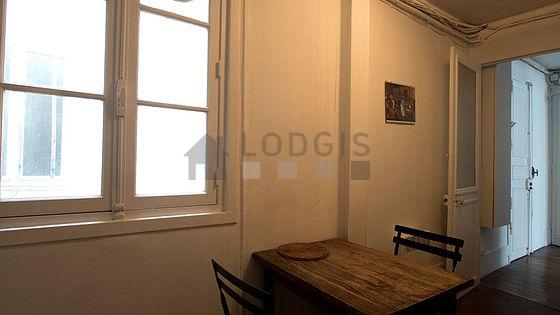 Cusine lumineuse donnant sur cour