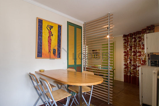 Kitchen where you can have dinner for 4 person(s) equipped with dishwasher, hob, refrigerator, extractor hood