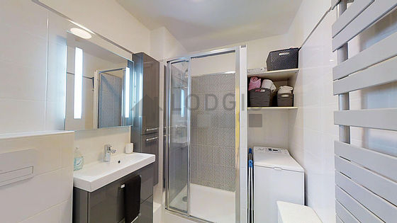 Bathroom equipped with washing machine, dryer, bath towels