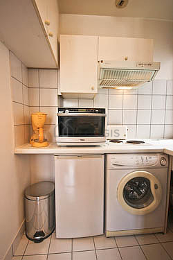 Kitchen equipped with washing machine, refrigerator, freezer, extractor hood