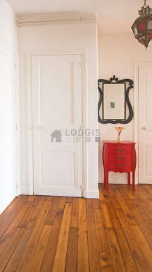 Very beautiful entrance with woodenfloor