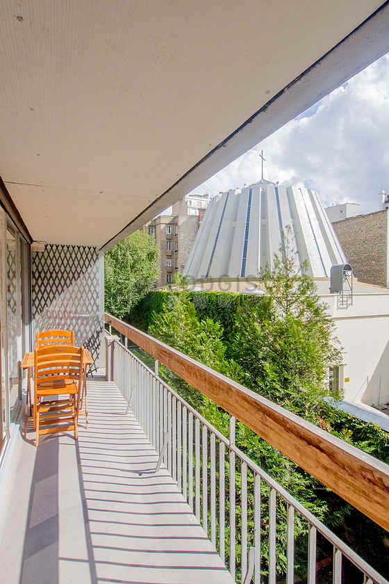 Very quiet and very bright balcony