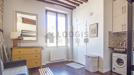 Great, very quiet and very bright sitting room of an apartment in Paris