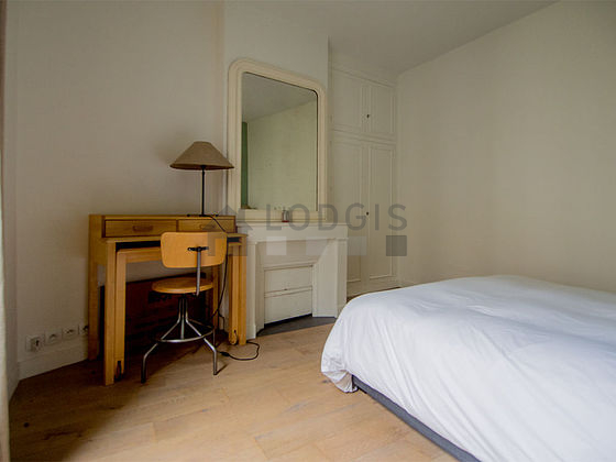 Very quiet bedroom for 2 persons equipped with 1 bed(s) of 140cm