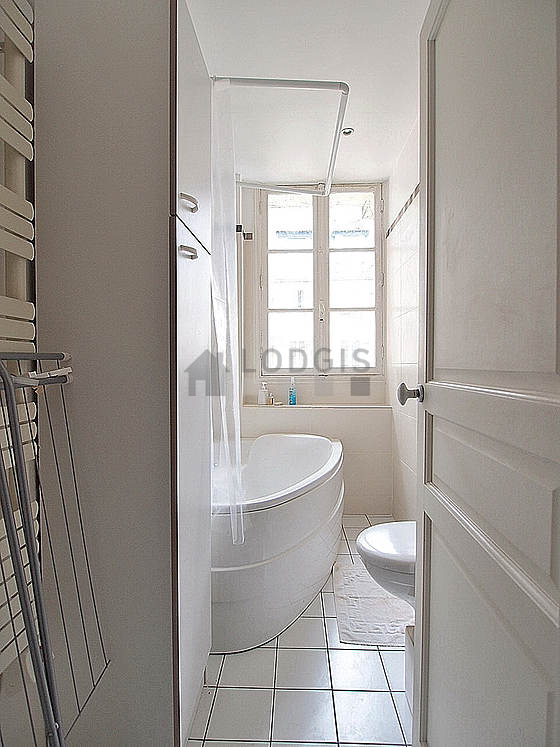 Beautiful and bright bathroom with tile floor