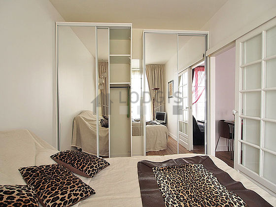 Chambre donnant sur cour