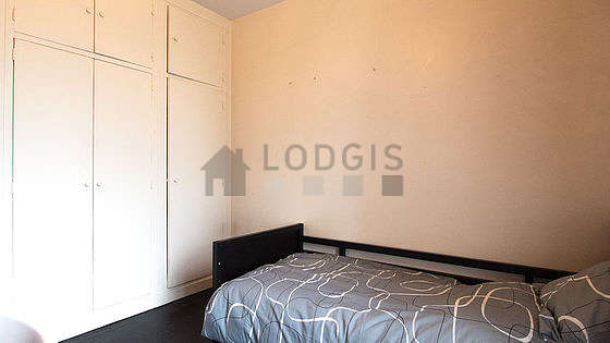 Very quiet bedroom for 1 persons equipped with 1 bed(s) of 80cm
