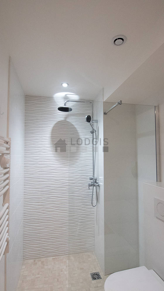 Pleasant bathroom with tile floor