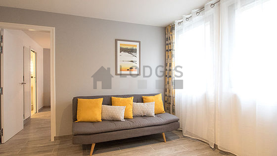 Living room of 14m² with wooden floor
