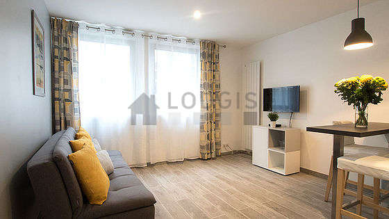 Very quiet living room furnished with 1 sofabed(s) of 140cm, tv