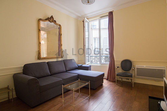 Séjour calme équipé de 1 canapé(s) lit(s) de 140cm, télé, 1 fauteuil(s)