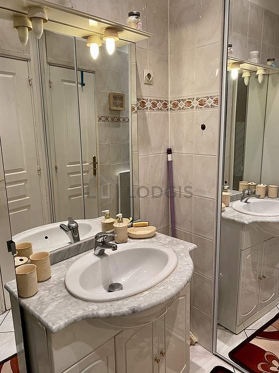 Beautiful bathroom with tile floor