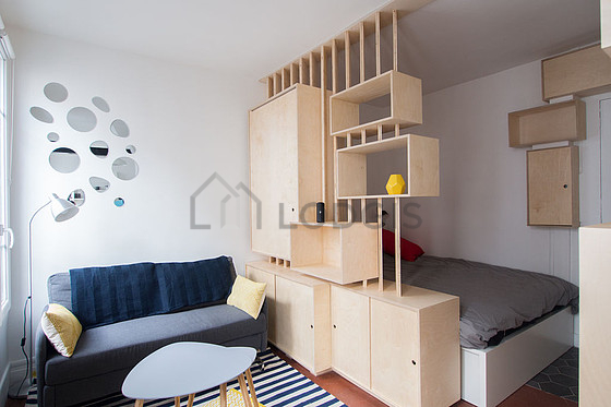 Séjour calme équipé de 1 lit(s) de 140cm, télé, placard
