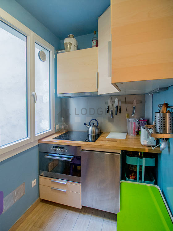 Belle cuisine de 4m² avec du carrelage au sol