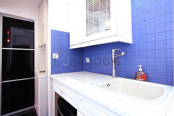 Cuisine dînatoire pour 4 personne(s) équipée de lave linge, réfrigerateur, freezer, vaisselle