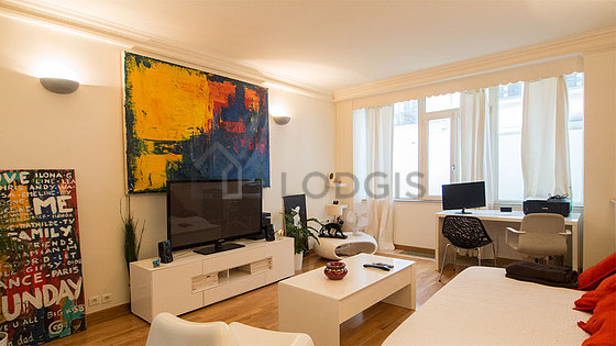 Séjour très calme équipé de 1 lit(s) de 140cm, télé, 1 fauteuil(s), 1 chaise(s)
