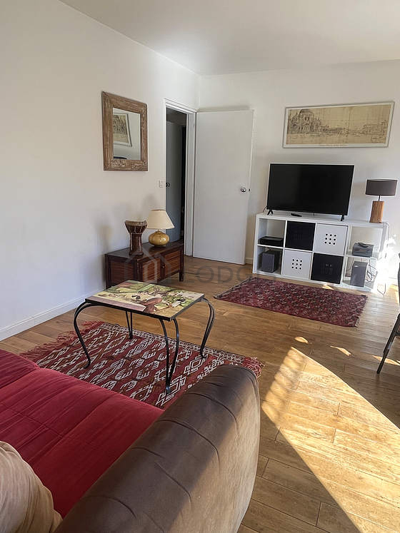 Salon de 19m² avec du parquet au sol