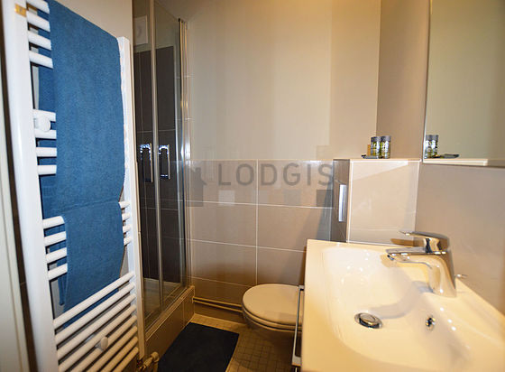 Bathroom equipped with bath towels