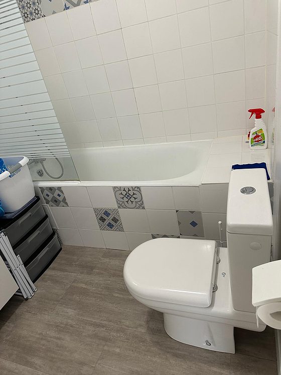 Bathroom equipped with bath towels